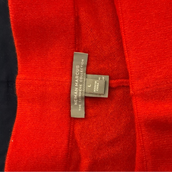 Nieman Marcus Cashmere 2 piece lounge set. Size L - Picture 9 of 10